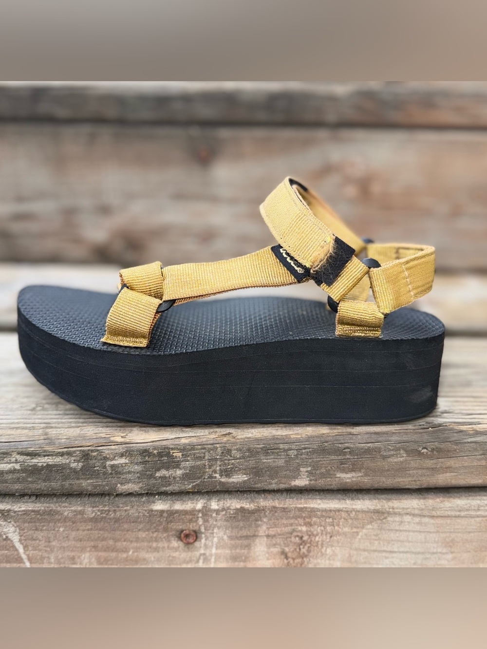 Teva Flatform Universal Sandals | Metallic Gold | Women’s Size 7 | Style 1008844